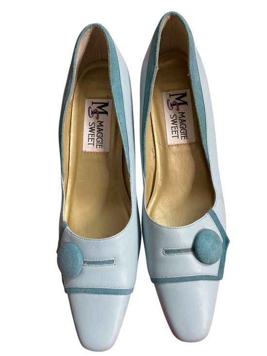 Vintage Shoes - Vintage Blue Womens Low Heel Pumps with Decorative Button Excellent